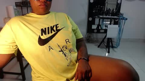 Snapshot of karlaluann chatting on 12, 10, 2025 karlaluann online show from 12, 10, 2025