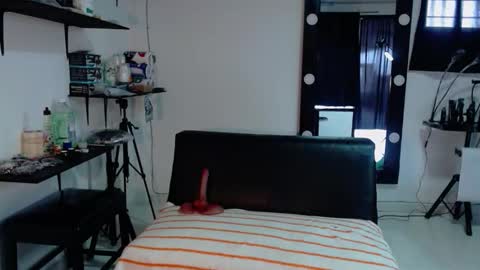 Snapshot of karlaluann chatting on 4, 11, 2025 karlaluann online show from 4, 11, 2025