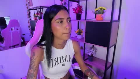 karlaslutskinny__ online show from 9, 2, 2026