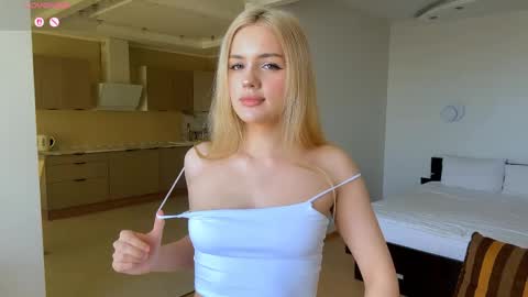 Snapshot of karlenegries chatting on 26, 4, 2026 Olivia online show from 26, 4, 2026