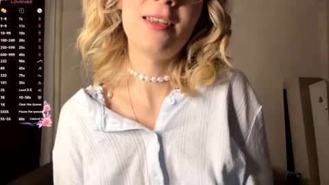 Snapshot of karlenegries chatting on 22, 5, 2026 Olivia online show from 22, 5, 2026