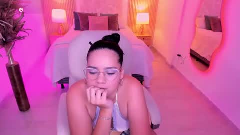 Snapshot of karlie_small chatting on 26, 6, 2026 Karli online show from 26, 6, 2026
