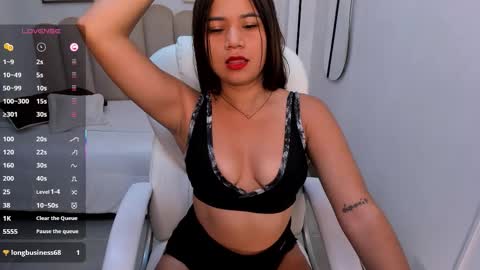 karliie kloss   online show from 19, 11, 2025