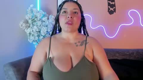 Snapshot of karo_linee chatting on 2, 7, 2026 karo_linee online show from 2, 7, 2026