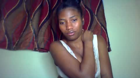 Snapshot of karoliee chatting on 3, 6, 2026 karoliee online show from 3, 6, 2026