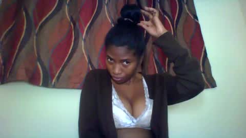 Snapshot of karoliee chatting on 13, 7, 2026 karoliee online show from 13, 7, 2026