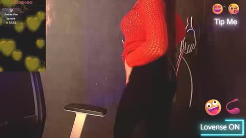 Snapshot of karolina_mia chatting on 10, 10, 2025 Caroline online show from 10, 10, 2025