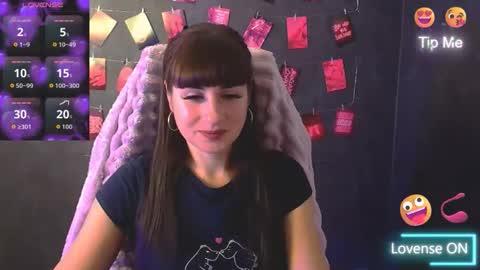 Snapshot of karolina_mia chatting on 16, 10, 2025 Caroline online show from 16, 10, 2025