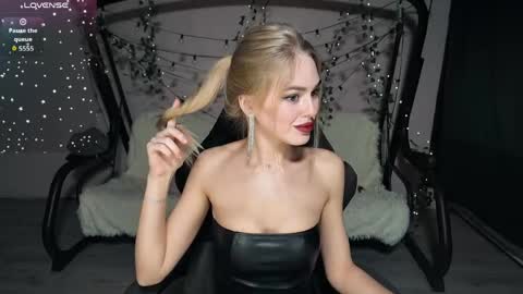 Snapshot of karolinahayes chatting on 10, 4, 2026 KarolinaHayes online show from 10, 4, 2026