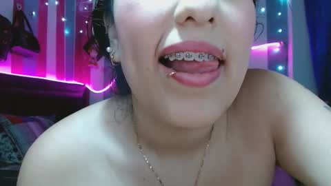 Snapshot of karoline_lov2 chatting on 15, 12, 2025 karoline_lov2 online show from 15, 12, 2025