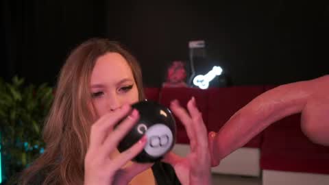 Caroline online show from 29, 3, 2026