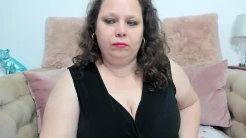 Snapshot of karolinejoyy chatting on 5, 3, 2025 KarolineJoyy online show from 5, 3, 2025