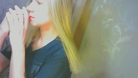 Snapshot of karolynafox chatting on 17, 9, 2025 Caroline Fox online show from 17, 9, 2025