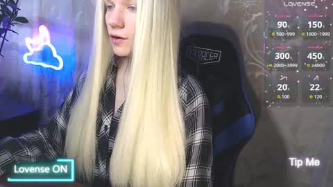 Snapshot of karolynafox chatting on 20, 3, 2026 Caroline Fox online show from 20, 3, 2026