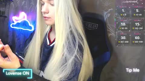 Snapshot of karolynafox chatting on 24, 3, 2026 Caroline Fox online show from 24, 3, 2026