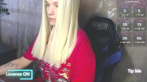 Snapshot of karolynafox chatting on 15, 4, 2026 Caroline Fox online show from 15, 4, 2026