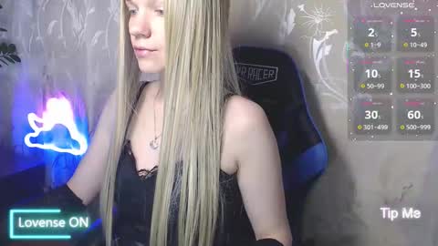 Snapshot of karolynafox chatting on 16, 5, 2026 Caroline Fox online show from 16, 5, 2026