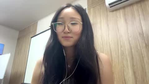 Snapshot of karrenmelbye chatting on 4, 7, 2026 Mia online show from 4, 7, 2026