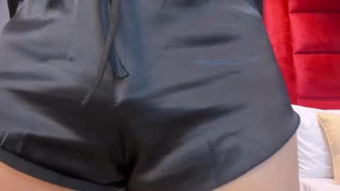 Kasandra Hall online show from 7, 11, 2025