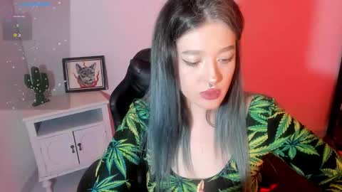 Snapshot of kat_apple chatting on 24, 10, 2025 Alicia online show from 24, 10, 2025