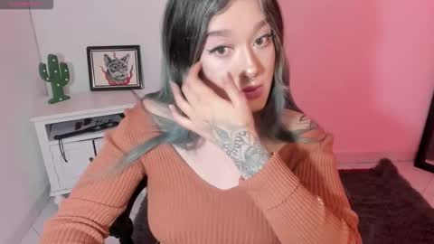 Snapshot of kat_apple chatting on 6, 11, 2025 Alicia online show from 6, 11, 2025