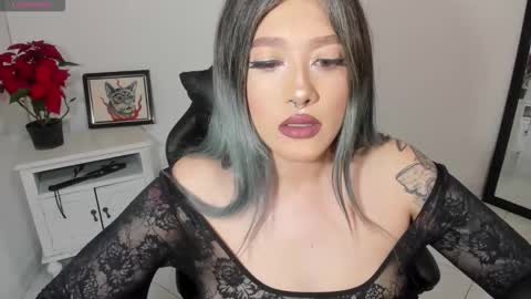 Snapshot of kat_apple chatting on 18, 11, 2025 Alicia online show from 18, 11, 2025