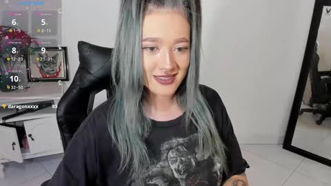 Snapshot of kat_apple chatting on 26, 11, 2025 Alicia online show from 26, 11, 2025