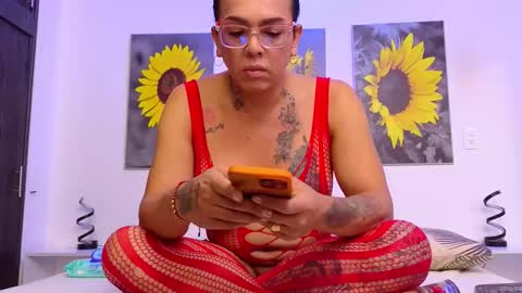 Snapshot of kata_lhella chatting on 14, 11, 2025 Katalina online show from 14, 11, 2025