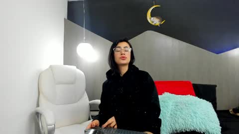 Snapshot of kate_evans1 chatting on 6, 4, 2026 Kate Evans online show from 6, 4, 2026