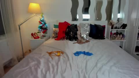 Snapshot of kate_redgar chatting on 17, 12, 2024 kate_redgar online show from 17, 12, 2024