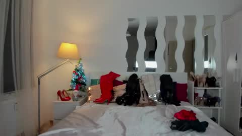 Snapshot of kate_redgar chatting on 4, 1, 2025 kate_redgar online show from 4, 1, 2025