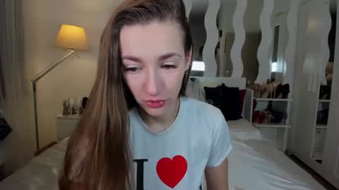 Snapshot of kate_redgar chatting on 5, 2, 2025 kate_redgar online show from 5, 2, 2025