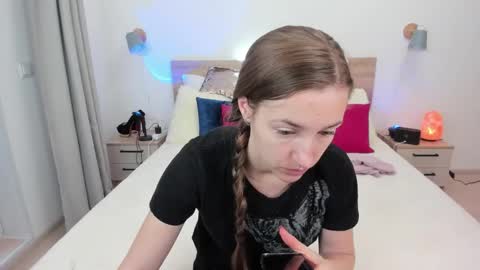 Snapshot of kate_redgar chatting on 8, 11, 2025 kate_redgar online show from 8, 11, 2025