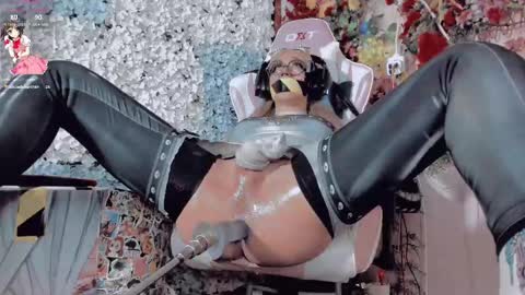 kate the pink girl online show from 18, 2, 2025