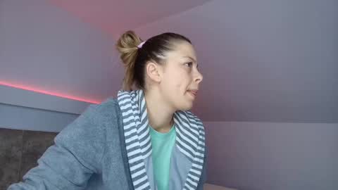 Snapshot of kateallyaa chatting on 12, 1, 2026 KateAllyaa online show from 12, 1, 2026