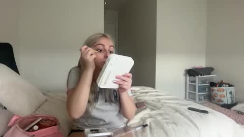 Snapshot of kateharperr chatting on 14, 12, 2025 kateharperr online show from 14, 12, 2025