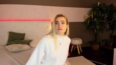 Snapshot of kateowyns chatting on 3, 12, 2024 KateOwyns online show from 3, 12, 2024