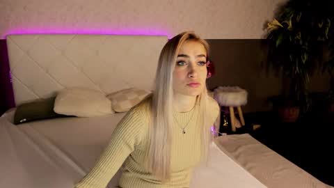 Snapshot of kateowyns chatting on 8, 12, 2024 KateOwyns online show from 8, 12, 2024