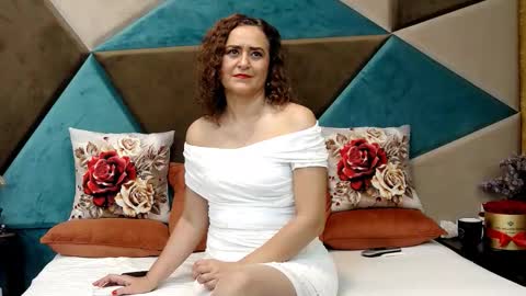 KateQueenston --  online show from 23, 11, 2025