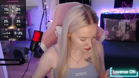 Snapshot of katerinaxvold chatting on 15, 12, 2025 Lisa online show from 15, 12, 2025