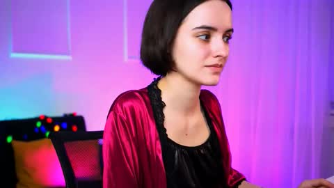 katewillows online show from 14, 2, 2026