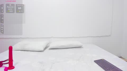 Snapshot of katey_curvy01 chatting on 12, 12, 2024 katey Curvy01 online show from 12, 12, 2024