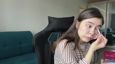 Snapshot of katheleenschraub chatting on 22, 5, 2026 Elle online show from 22, 5, 2026