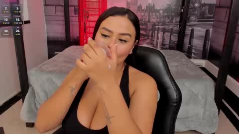 Snapshot of katia_bigboobs11 chatting on 23, 10, 2025 Katia online show from 23, 10, 2025