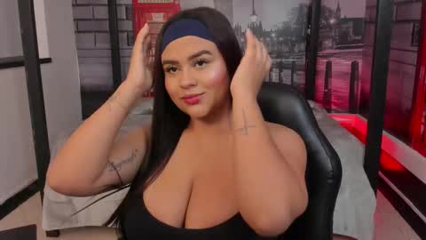 Snapshot of katia_bigboobs11 chatting on 2, 11, 2025 Katia online show from 2, 11, 2025