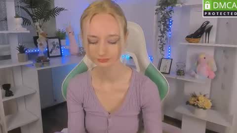 Snapshot of katia_kim chatting on 12, 10, 2025 Katia online show from 12, 10, 2025