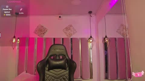 Snapshot of katia_ws chatting on 23, 10, 2025 KATIA online show from 23, 10, 2025