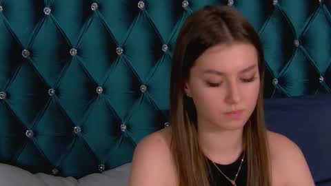 Snapshot of katiereeves chatting on 23, 10, 2025 katiereeves online show from 23, 10, 2025