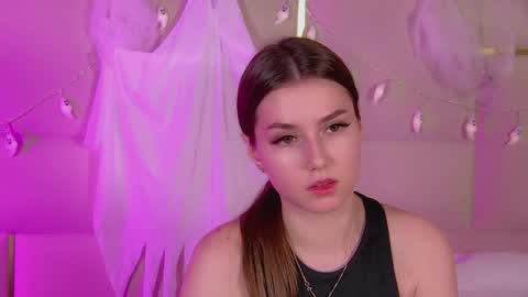 Snapshot of katiereeves chatting on 5, 11, 2025 katiereeves online show from 5, 11, 2025