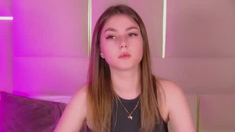 Snapshot of katiereeves chatting on 7, 11, 2025 katiereeves online show from 7, 11, 2025